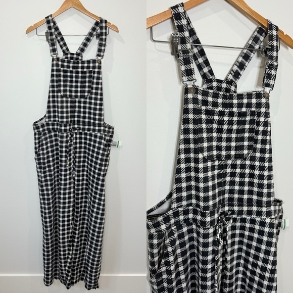 Wallflower Black and Ivory Checkered Plaid Knit Jumpsuit (L) - Picture 1 of 12